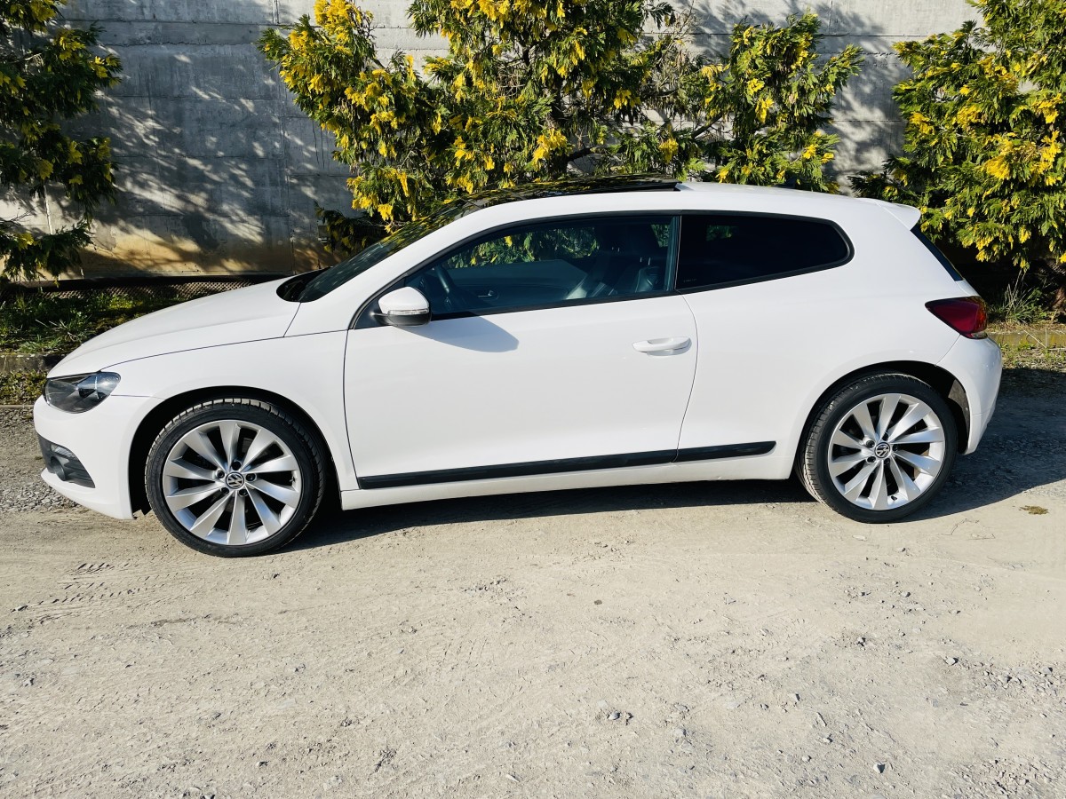 VOLKSWAGEN SCIROCCO 2,0 TFSI 200 SPORTLINE DSG6 TOIT PANO GPS