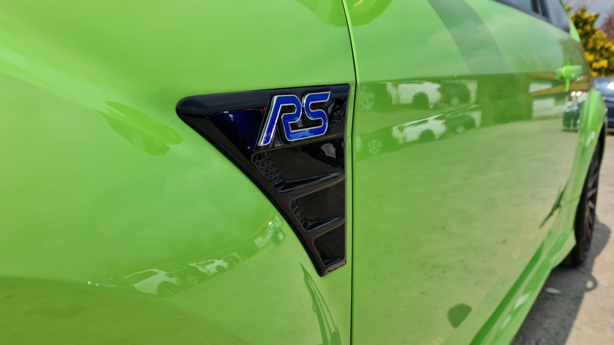 FORD FOCUS RS 2.5 T 305 RECARO