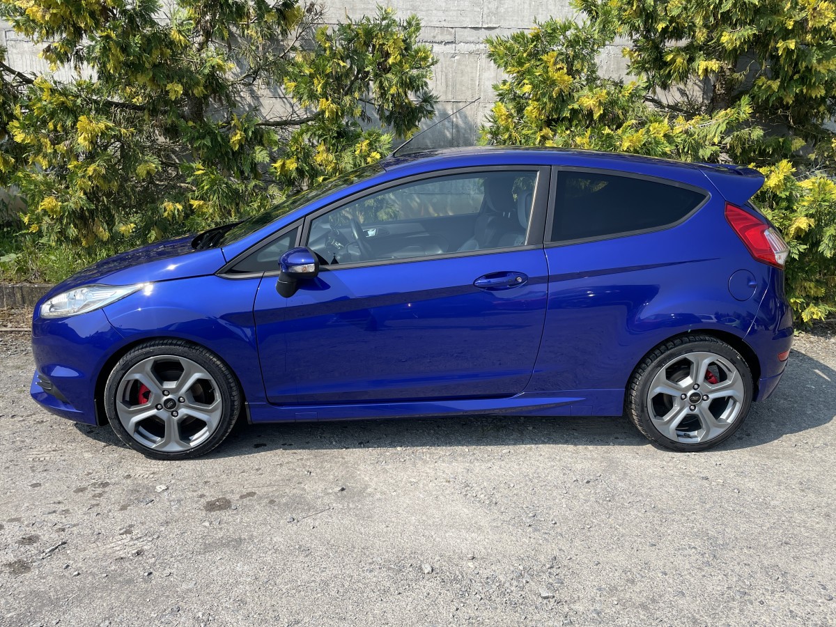 FORD FIESTA ST 1,6 TURBO 182 PACK PERF GPS CAMERA REGULATEUR  BLEU PERFORMANCE