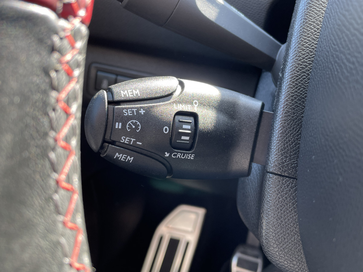 PEUGEOT 308 GTI 1,6  THP 270  BY PEUGEOT SPORT GPS KEYLESS REGULATEUR TOIT PANO DENON