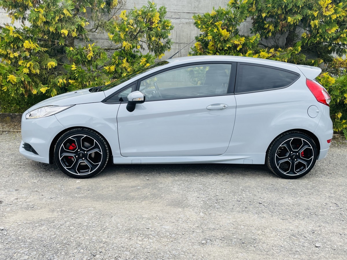 FORD FIESTA ST 1,6 TURBO 200  PACK PERF GPS  REGULATEUR