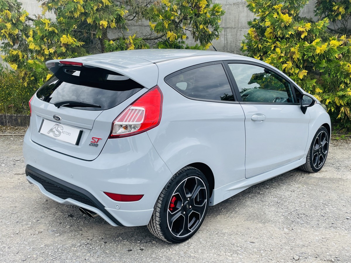 FORD FIESTA ST 1,6 TURBO 200  PACK PERF GPS  REGULATEUR