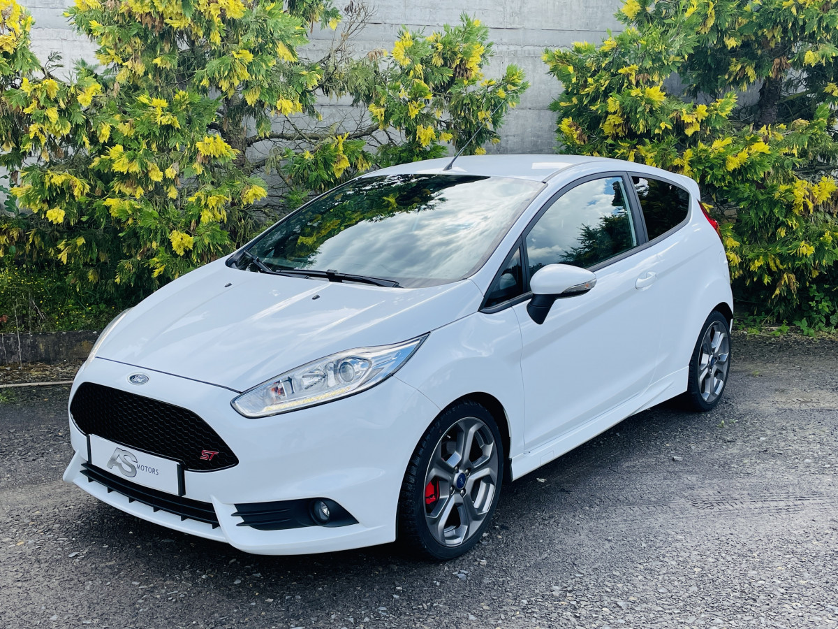 FIESTA ST 1,6 TURBO 182 PACK PERFORMANCE REGULATEUR BLUETOOTH