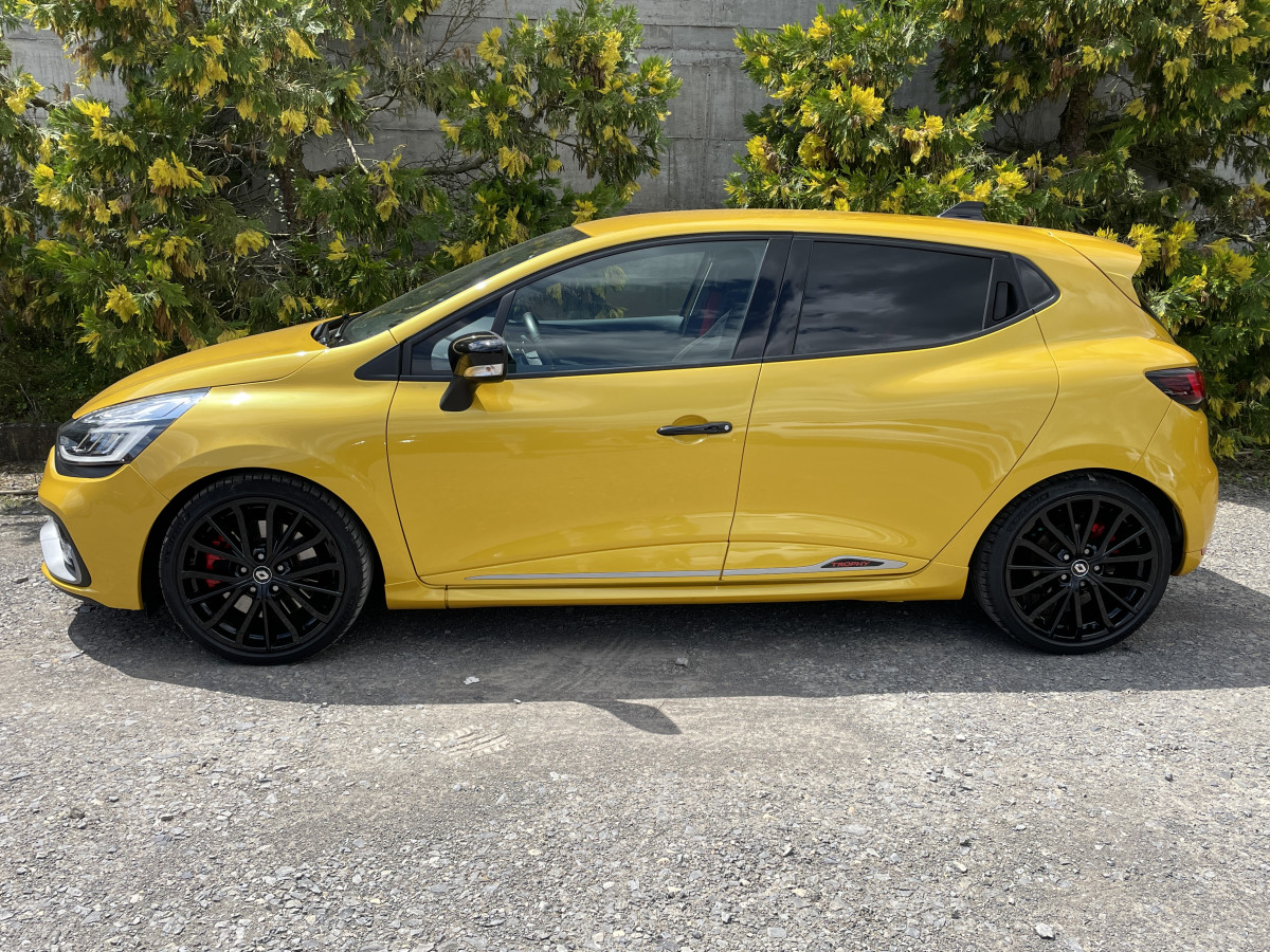 RENAULT CLIO RS TROPHY 1,6 220 GPS RS MONITOR BOSE