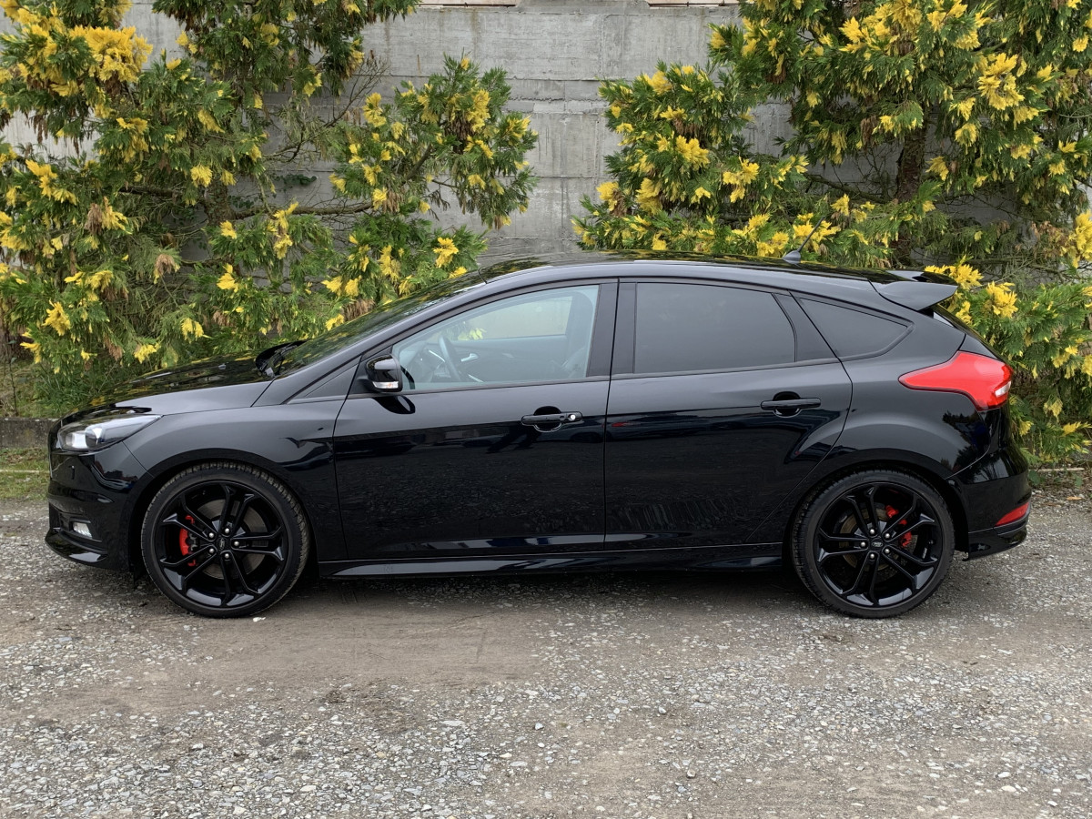 FORD FOCUS ST 2.0 250 NOIR CUIR COMPLET FULL OPTIONS CAMERA GPS BLUETOOTH KEYLESS GO APPLE CAR PLAY