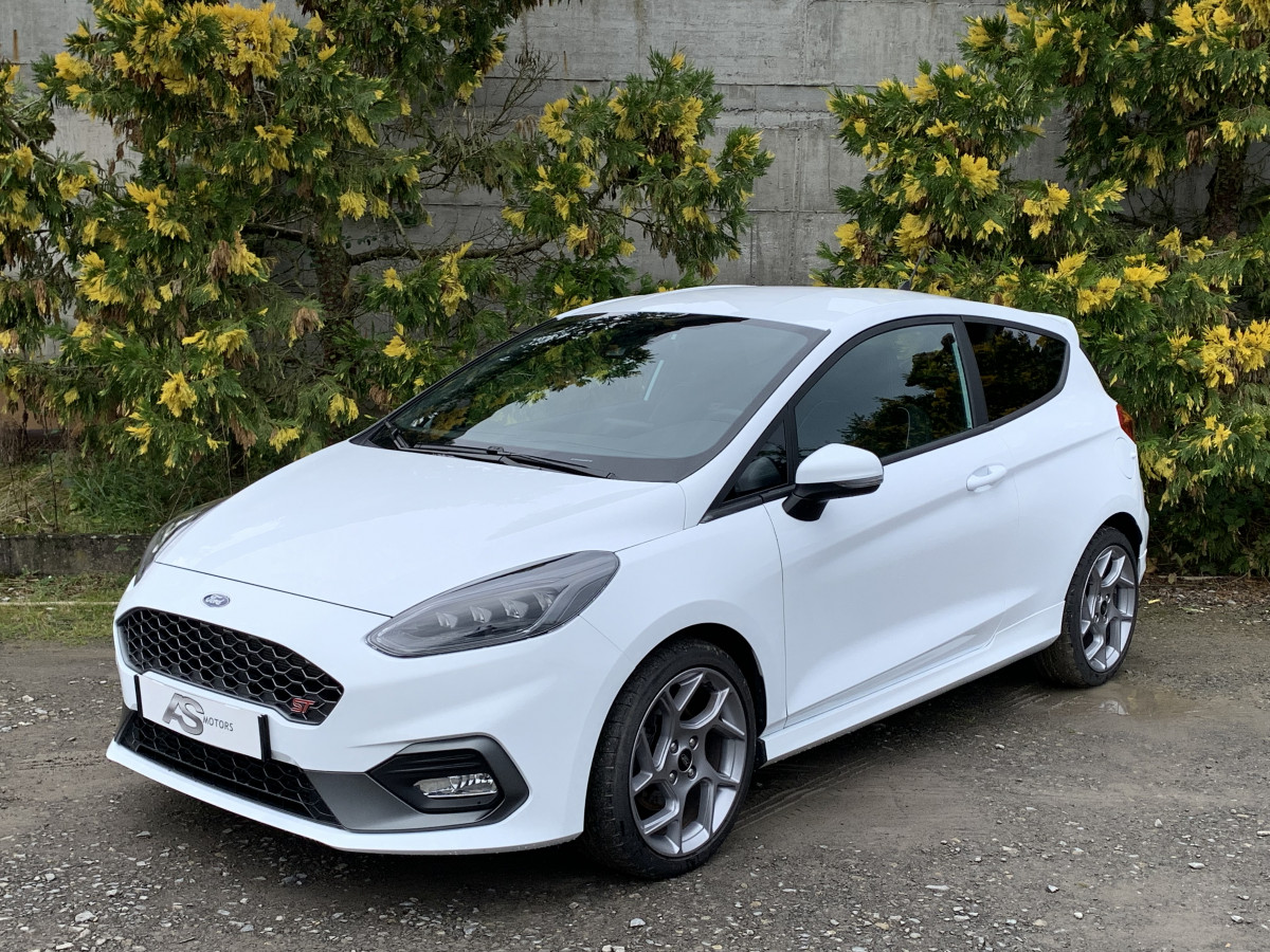 FORD FIESTA ST 1,5 TURBO 200 GPS REGULATEUR BLUETOOTH FEUX FULL LED APPLE CAR PLAY 1ERE MAIN