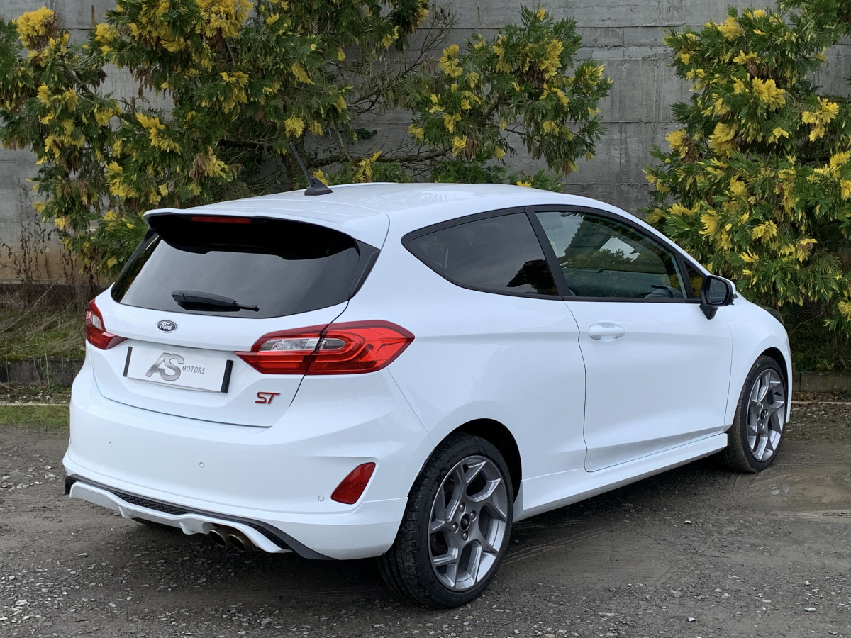 FORD FIESTA ST 1,5 TURBO 200 GPS REGULATEUR BLUETOOTH FEUX FULL LED APPLE CAR PLAY 1ERE MAIN