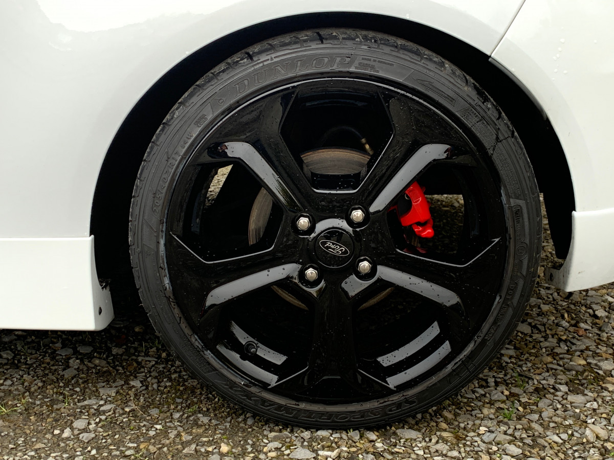 FORD FIESTA ST 182 PACK PERF BLACK & WHITE