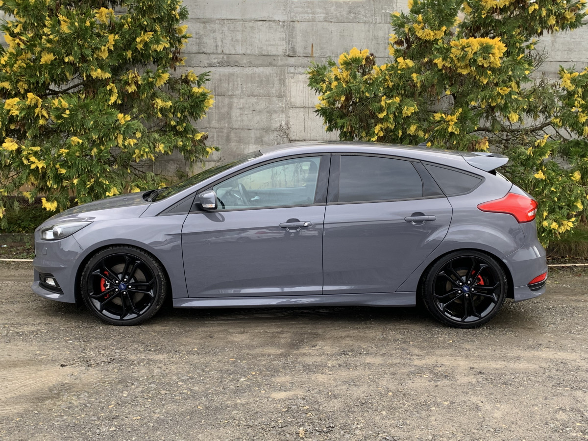 FORD FOCUS ST 2.0 250 GRIS STEALTH CUIR COMPLET RECARO GPS BLUETOOTH HIFI SONY