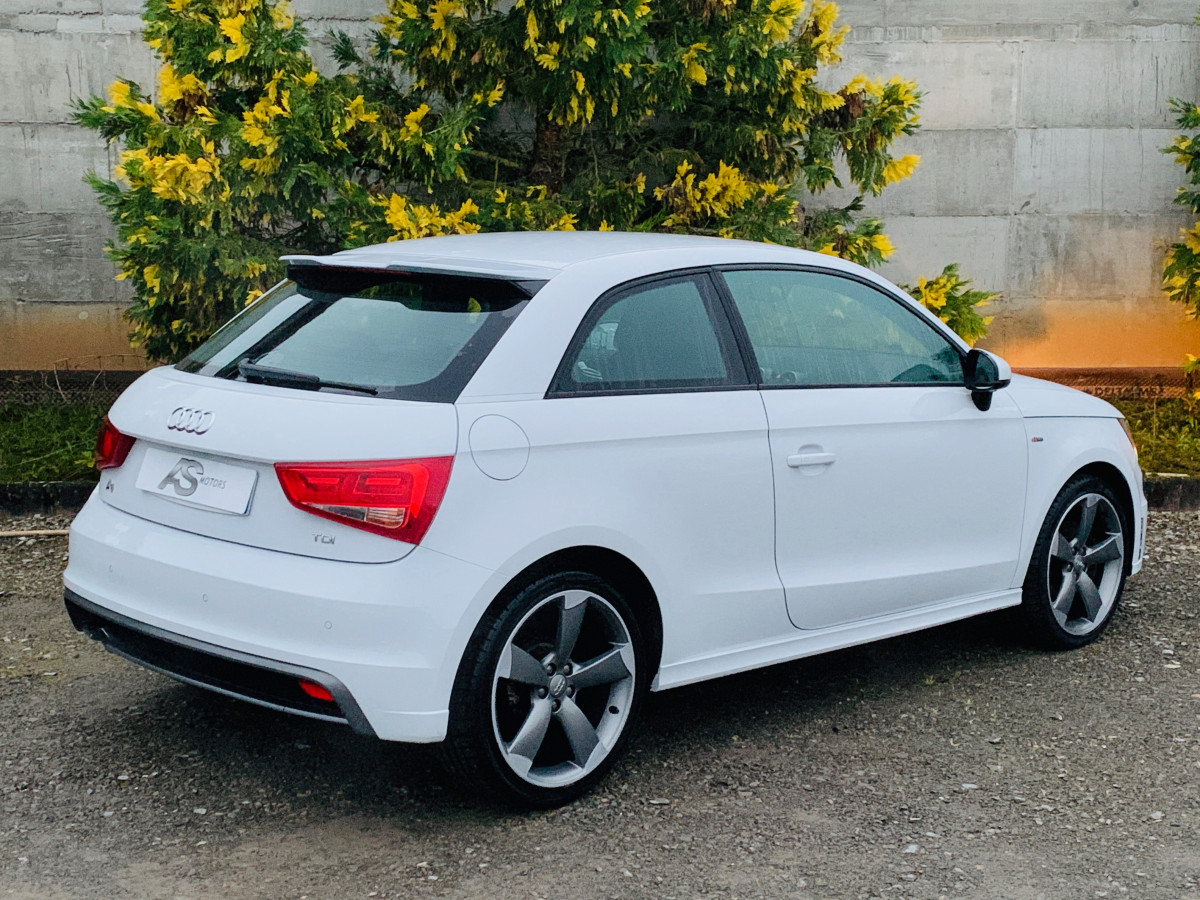 AUDI A1 1,6 TDI 105 S-LINE