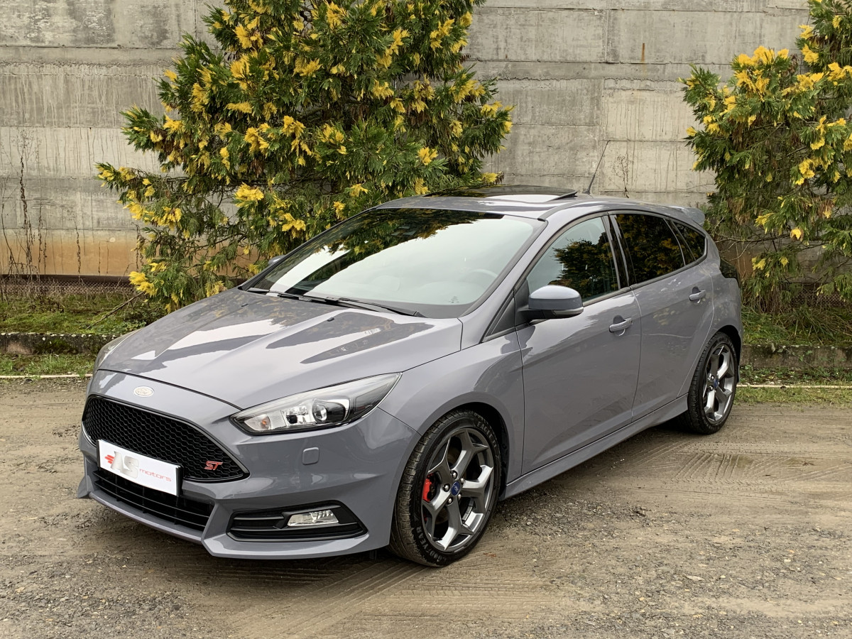 FORD FOCUS ST 2.0 250 GRIS STEALTH CUIR COMPLET RECARO GPS BLUETOOTH HIFI SONY TOIT OUVRANT 1ERE MAIN