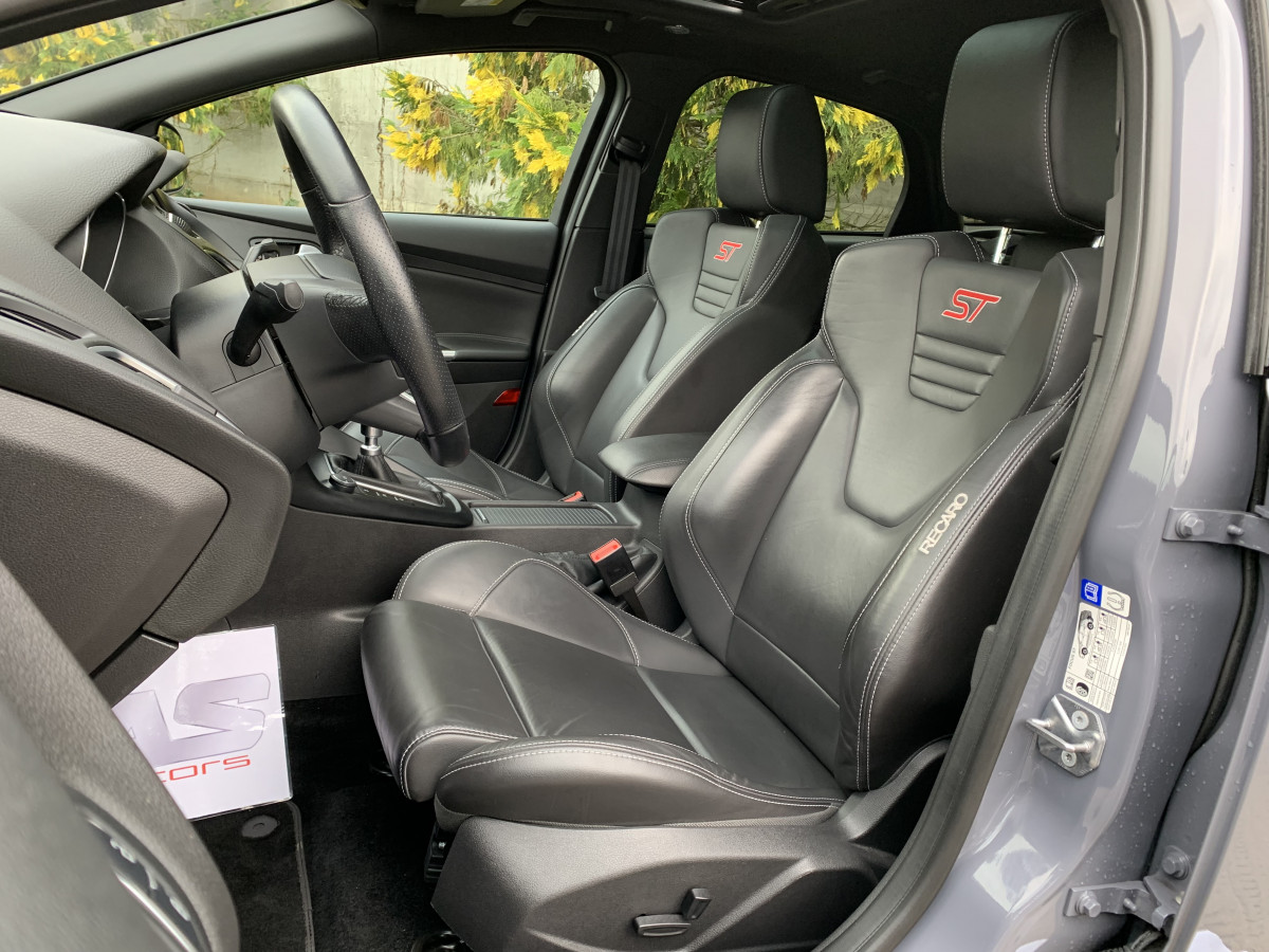 FORD FOCUS ST 2.0 250 GRIS STEALTH CUIR COMPLET RECARO GPS BLUETOOTH HIFI SONY TOIT OUVRANT 1ERE MAIN