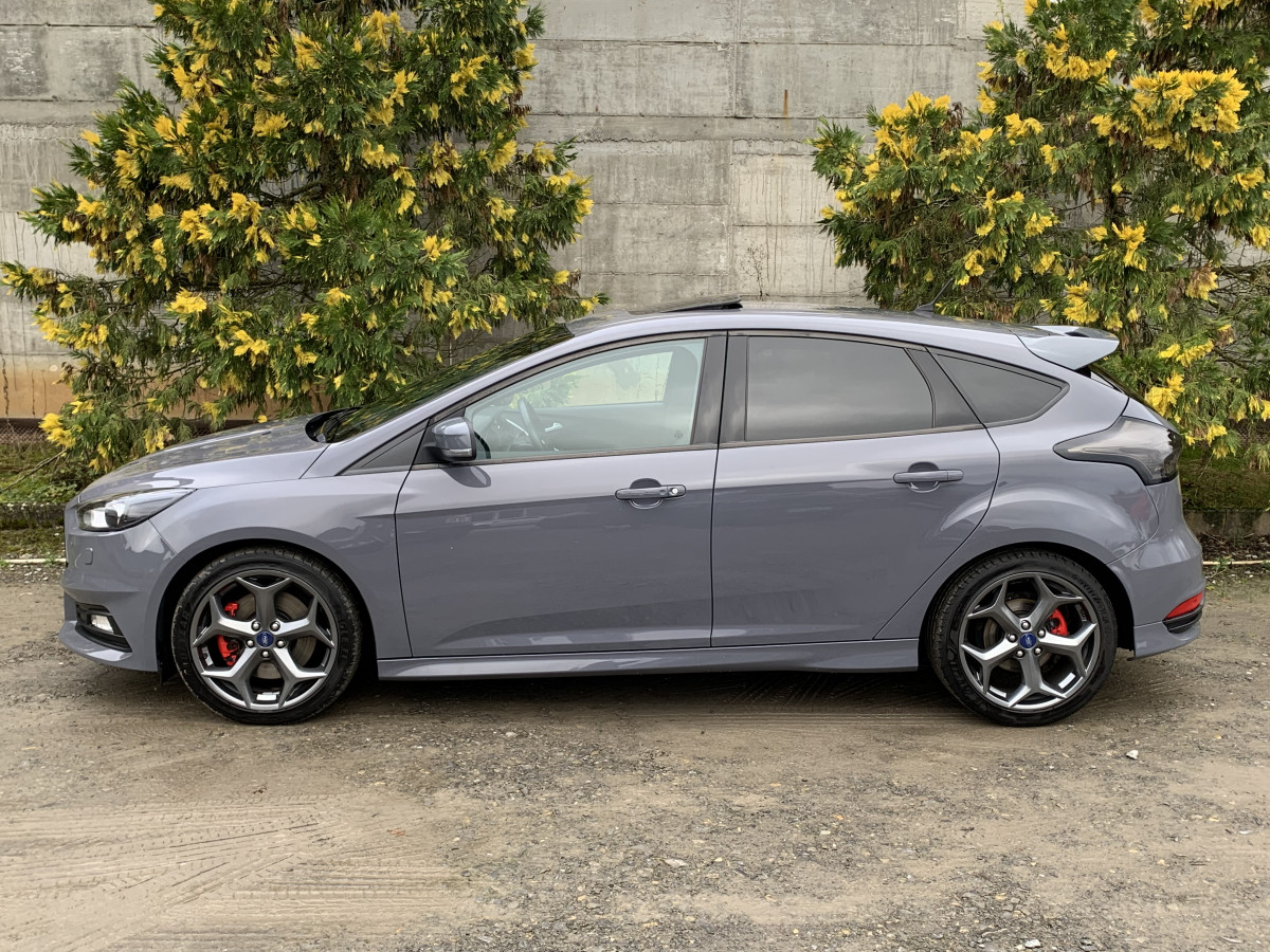 FORD FOCUS ST 2.0 250 GRIS STEALTH CUIR COMPLET RECARO GPS BLUETOOTH HIFI SONY TOIT OUVRANT 1ERE MAIN