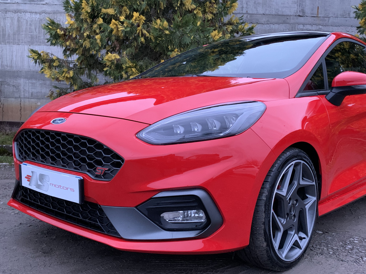 FORD FIESTA ST 1,5 TURBO 200 CV ROUGE TOIT OUVRANT PANORAMIQUE APPLE CAR PLAY LANE ASSIST REGULATEUR BLUETOOTH FEUX FULL LED 1ERE MAIN