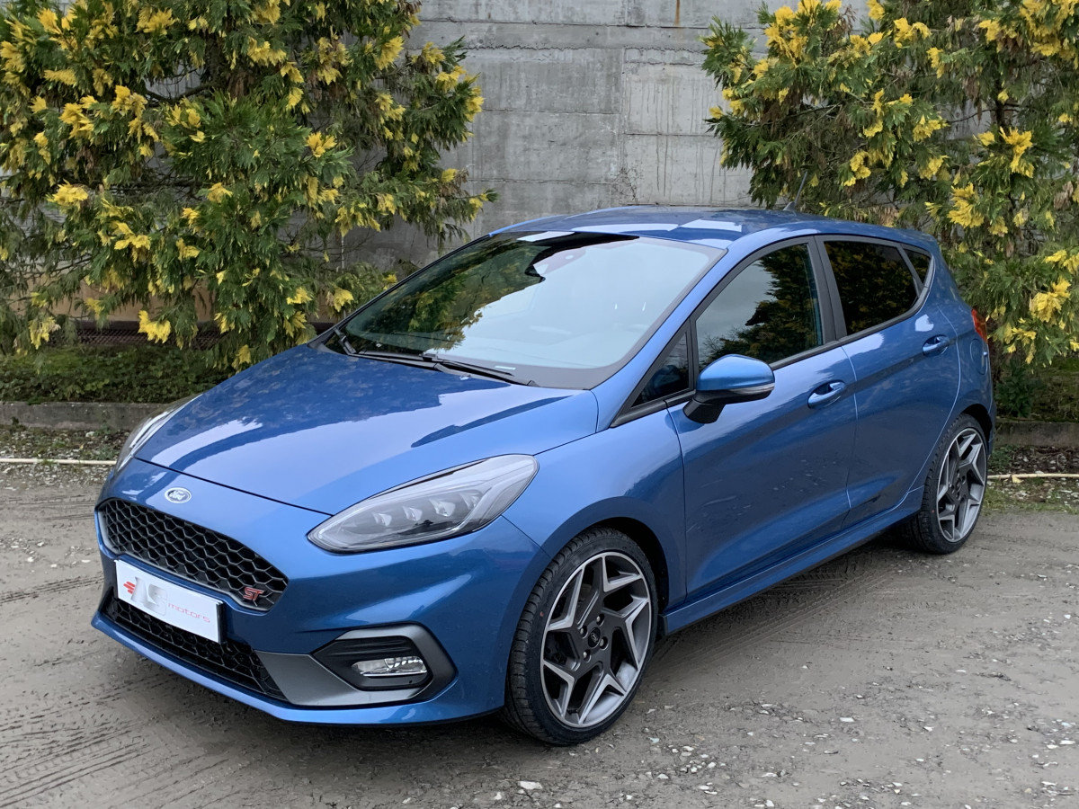 FORD FIESTA ST 1,5 TURBO 200 5 PORTES PACK PERFORMANCE GPS REGULATEUR BLUETOOTH FEUX FULL LED HIFI B&O APPLE CAR PLAY LANE ASSIST KEYLESS GO CAMERA 1ERE MAIN