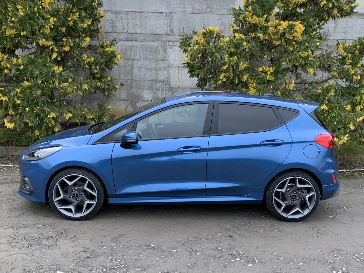 FORD FIESTA ST 1,5 TURBO 200 5 PORTES PACK PERFORMANCE GPS REGULATEUR BLUETOOTH FEUX FULL LED HIFI B&O APPLE CAR PLAY LANE ASSIST KEYLESS GO CAMERA 1ERE MAIN