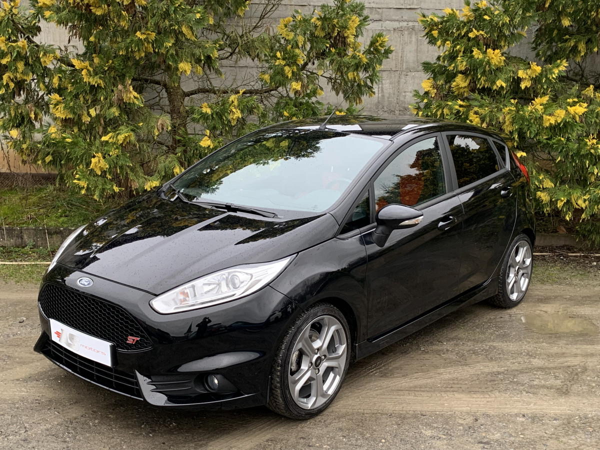 FORD FIESTA ST 1,6 TURBO 182 CV 5 PORTES REGULATEUR BLUETOOTH CAMERA SIEGES CHAUFFANT 1ERE MAIN