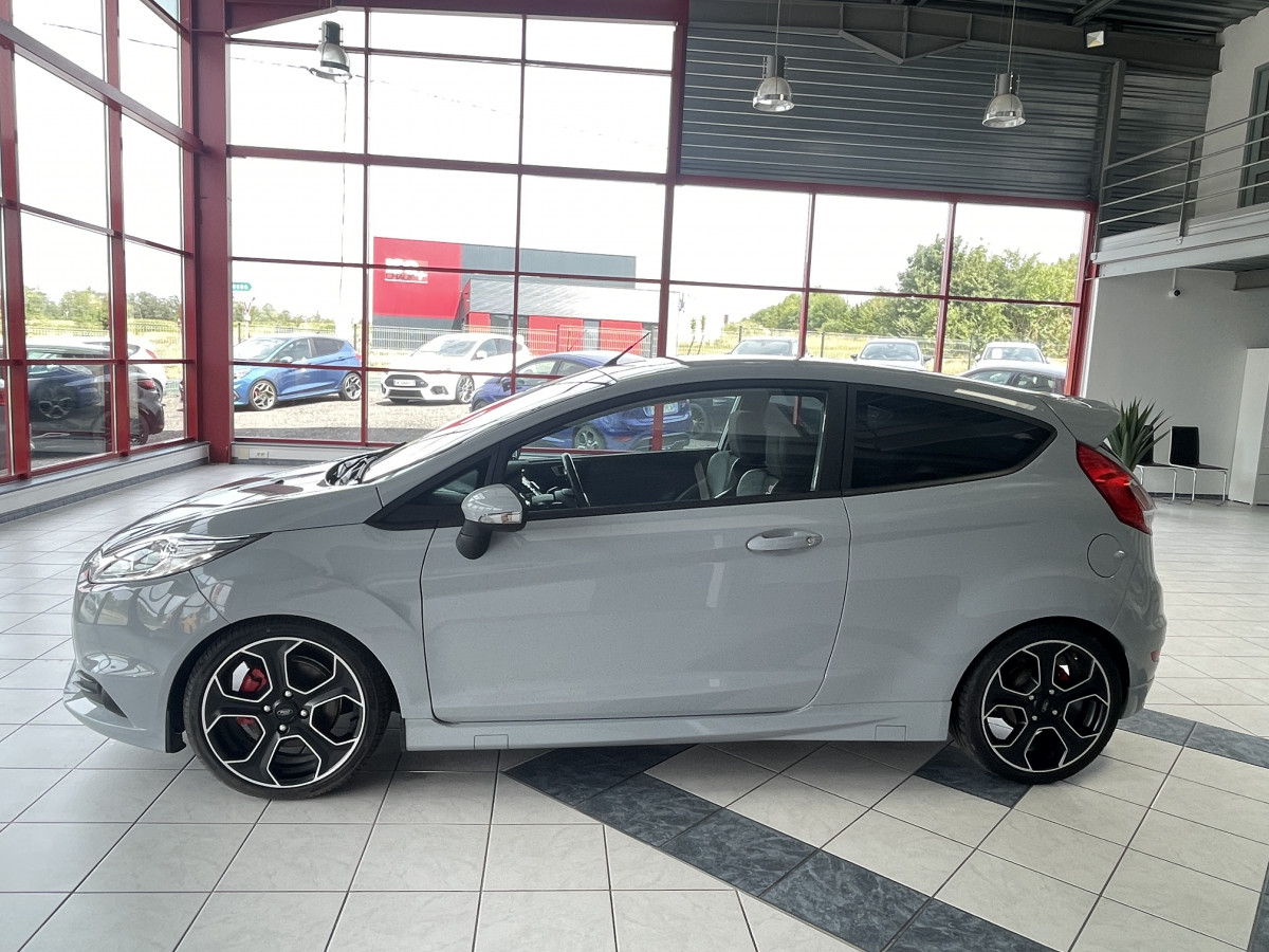 FORD FIESTA ST 1,6 TURBO 200 CV PACK PERFORMANCE GRIS BLUETOOTH