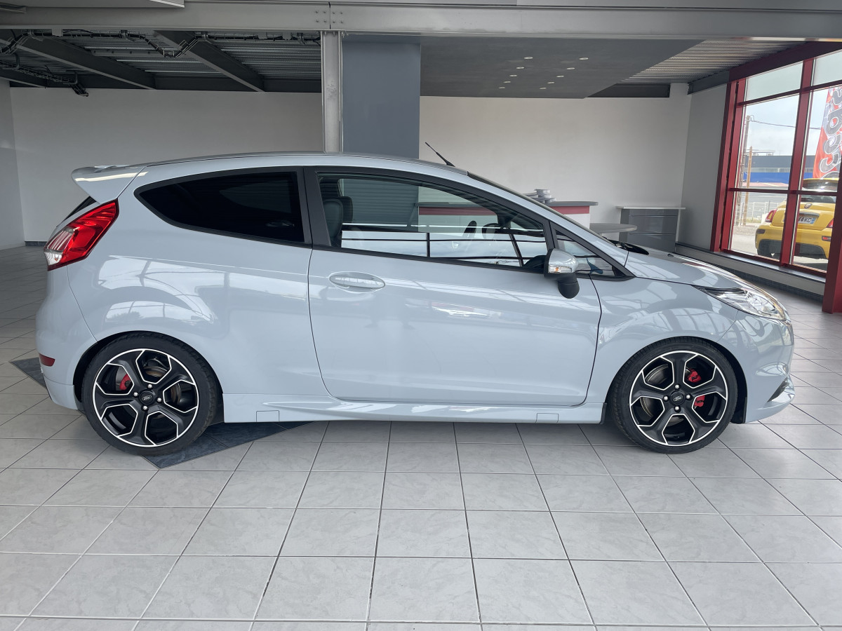 FORD FIESTA ST 1,6 TURBO 200 CV PACK PERFORMANCE GRIS BLUETOOTH