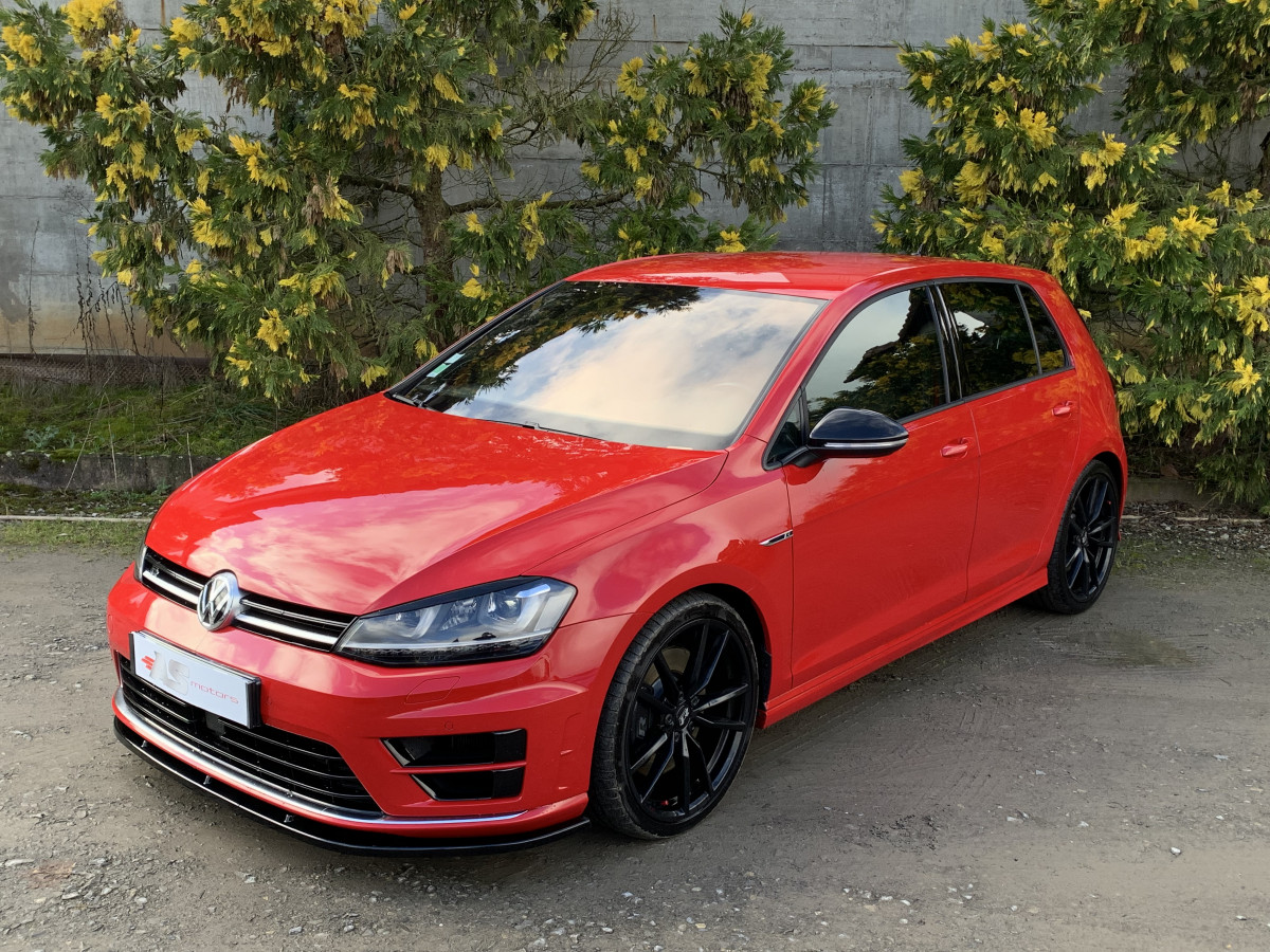 VOLKSWAGEN GOLF VII R 2.0 300 CV DSG6 4MOTION 5 PORTES ROUGE ACC DCC DYNAUDIO CUIR COMPLET JANTES 19 SANTIAGO BLUETOOTH KEYLESS GO