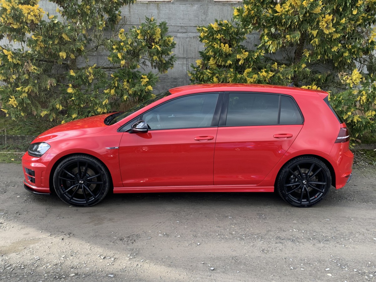 VOLKSWAGEN GOLF VII R 2.0 300 CV DSG6 4MOTION 5 PORTES ROUGE ACC DCC DYNAUDIO CUIR COMPLET JANTES 19 SANTIAGO BLUETOOTH KEYLESS GO