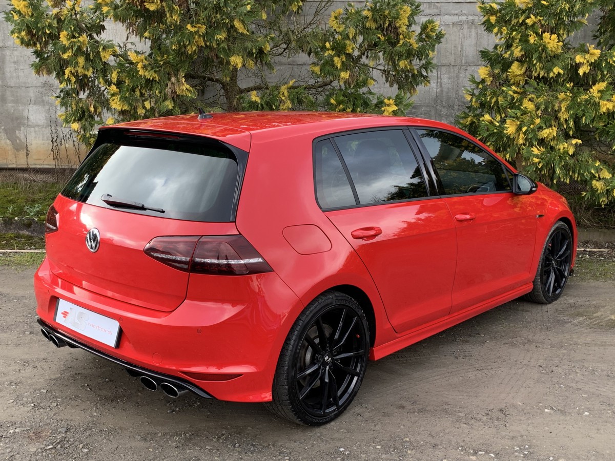 VOLKSWAGEN GOLF VII R 2.0 300 CV DSG6 4MOTION 5 PORTES ROUGE ACC DCC DYNAUDIO CUIR COMPLET JANTES 19 SANTIAGO BLUETOOTH KEYLESS GO