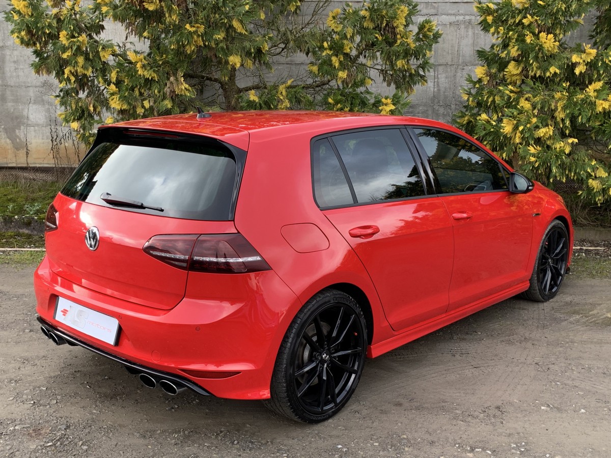 VOLKSWAGEN GOLF VII R 2.0 300 CV DSG6 4MOTION 5 PORTES ROUGE ACC DCC DYNAUDIO CUIR COMPLET JANTES 19 SANTIAGO BLUETOOTH KEYLESS GO