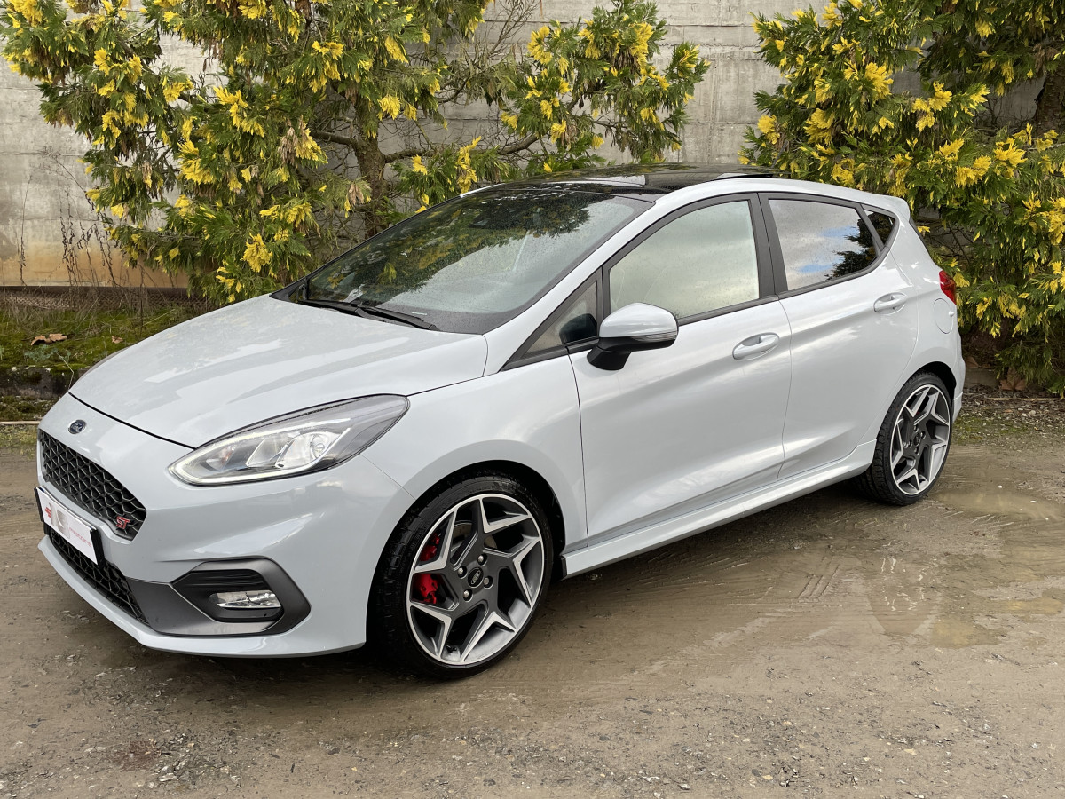 FORD FIESTA ST 1,5 TURBO 200 CV  TOIT OUVRANT PANORAMIQUE GPS CAMERA  LANE ASSIST REGULATEUR BLUETOOTH