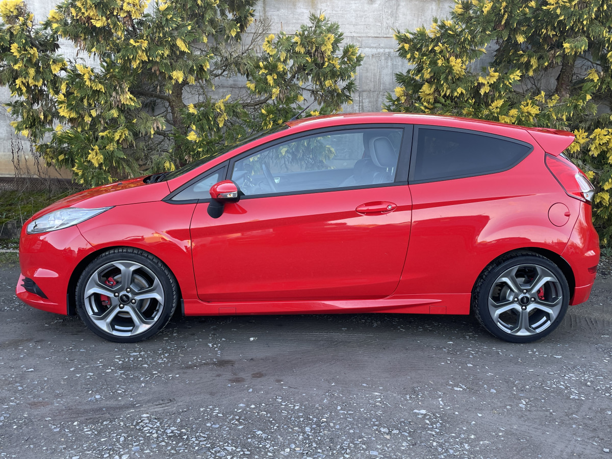 FORD FIESTA ST 1,6 TURBO 182 ROUGE RACING  PACK PERF GPS CLIM AUTO RADAR DE RECUL