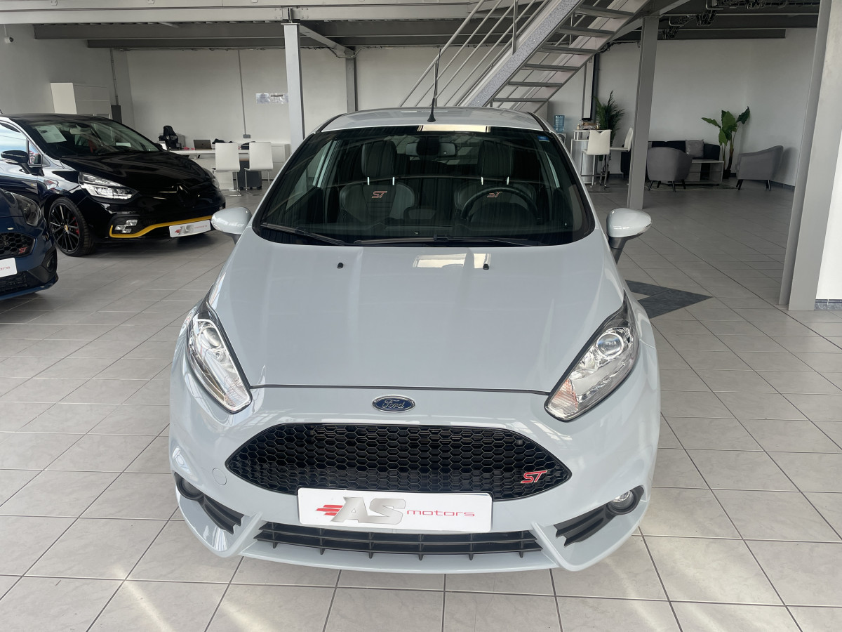 FORD FIESTA ST 1,6 TURBO 200  PACK PERF GPS CAMERA REGULATEUR KEYLESS