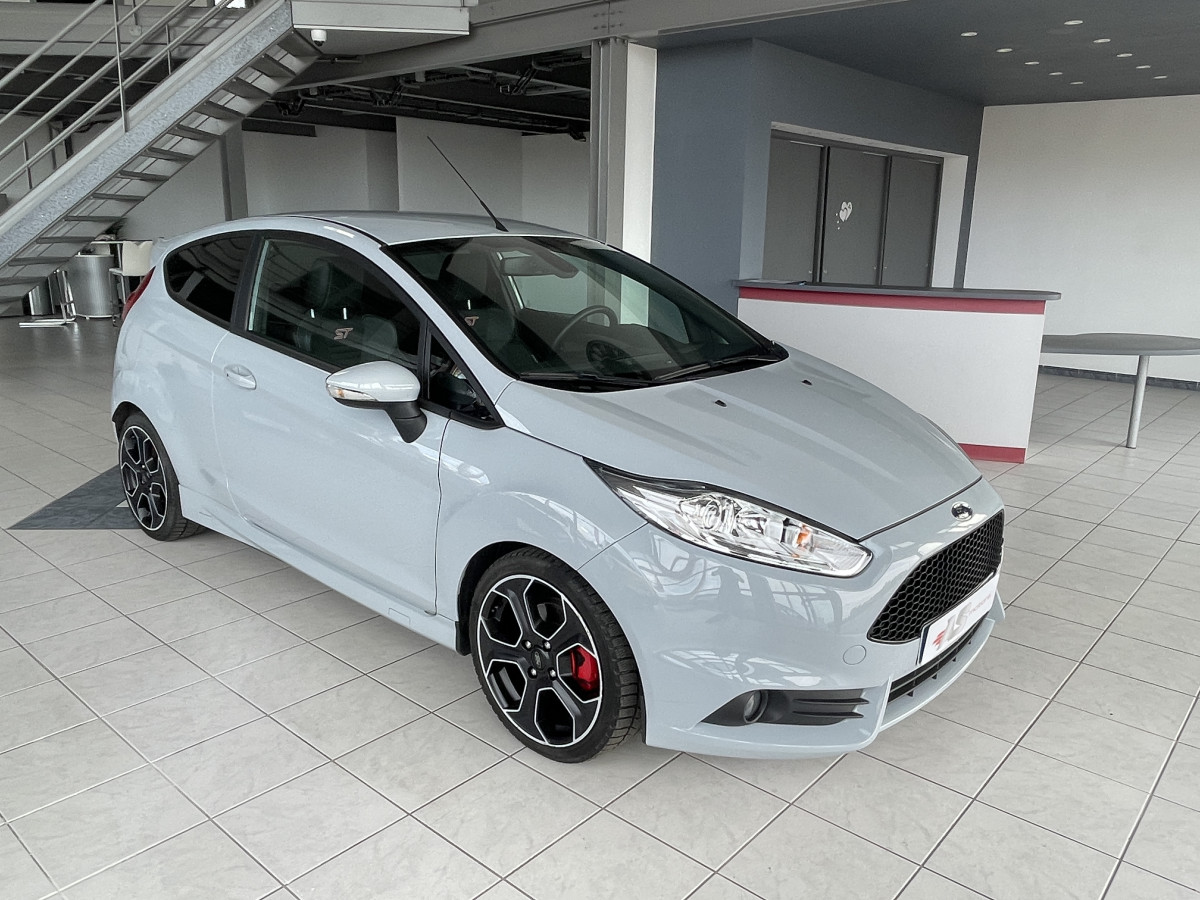 FORD FIESTA ST 1,6 TURBO 200  PACK PERF GPS CAMERA REGULATEUR KEYLESS