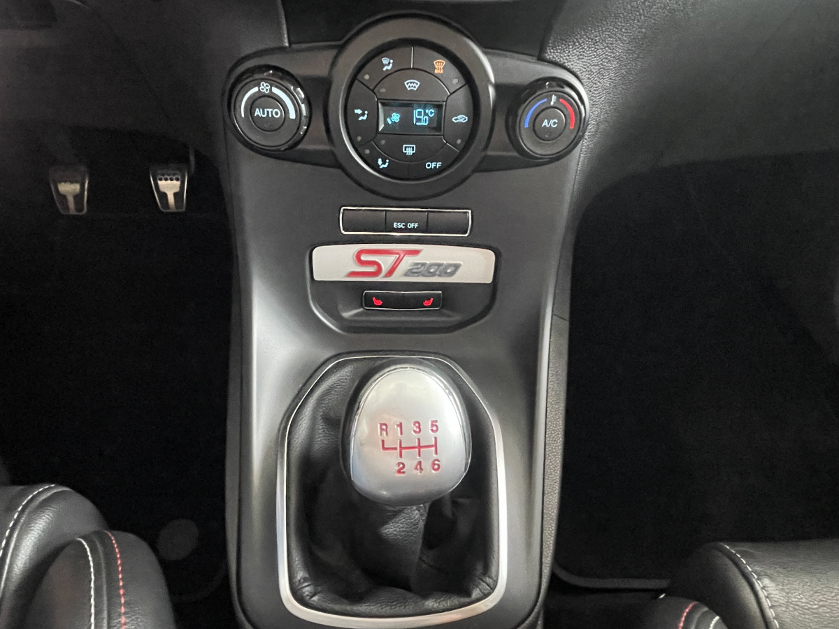 FORD FIESTA ST 1,6 TURBO 200  PACK PERF GPS CAMERA REGULATEUR KEYLESS