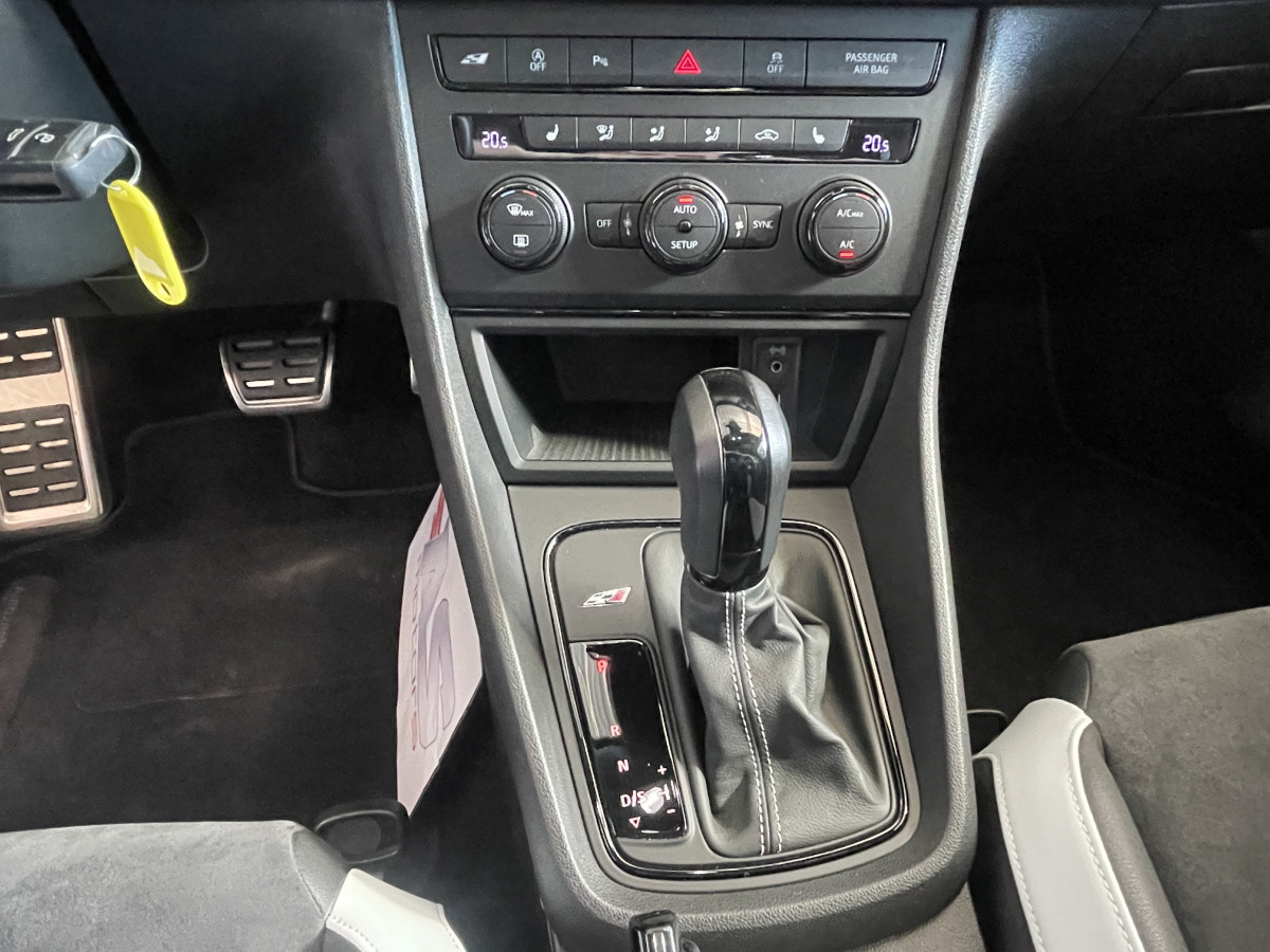 SEAT LEON  2,0 TSI CUPRA 280 DSG6 GPS REGULATEUR TOIT PANO FULL LED  DANS UN EXCELLENT ETAT