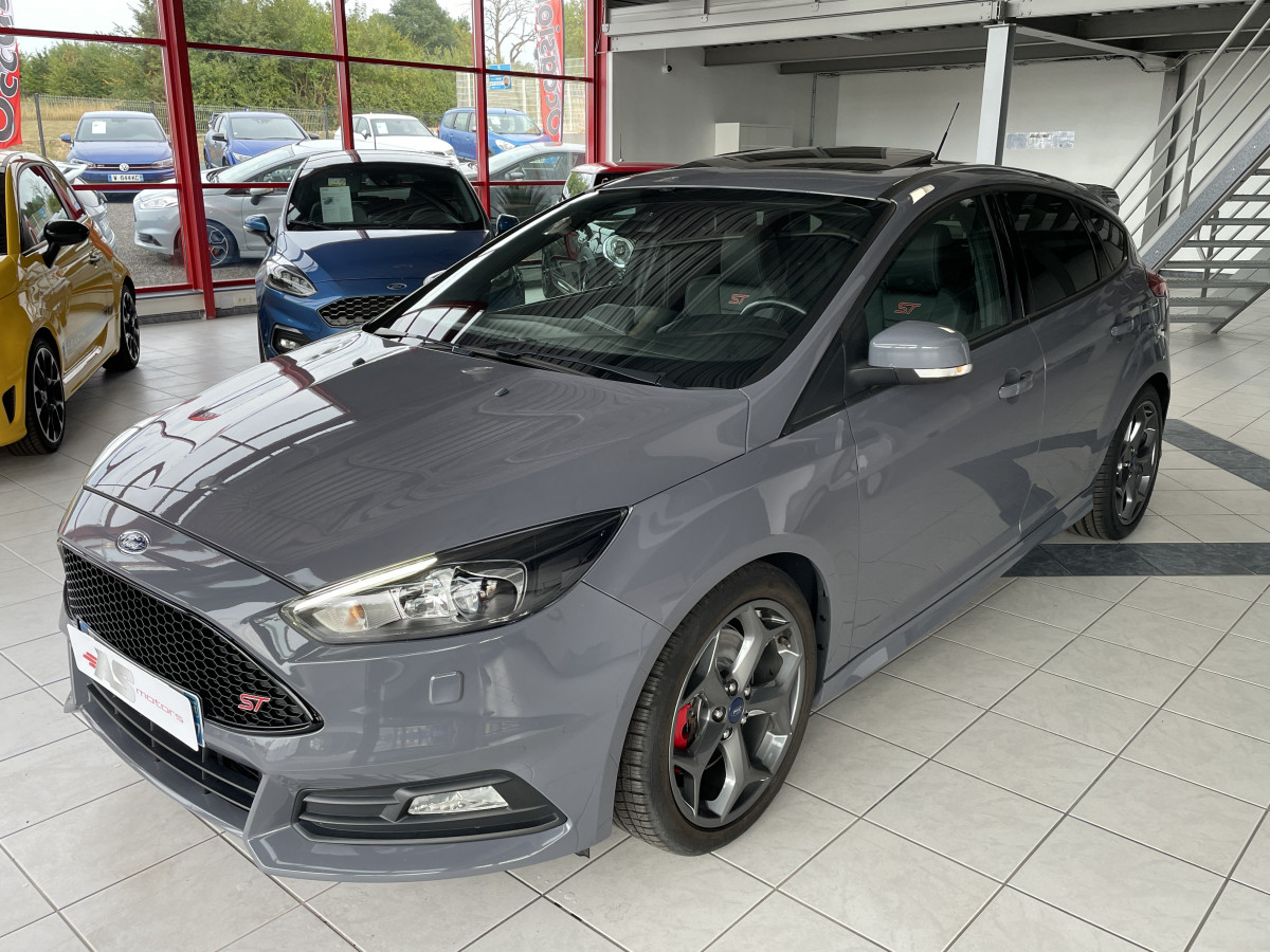 FORD FOCUS ST 2,0 250 GPS  CAMERA SONY TOIT OUVRANT RECARO CUIR KEYLESS