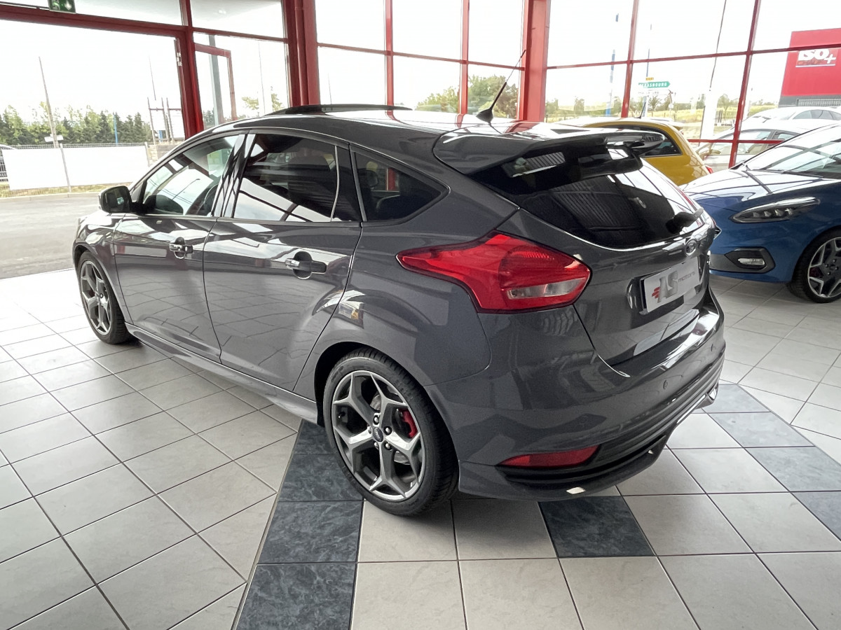 FORD FOCUS ST 2,0 250 GPS  CAMERA SONY TOIT OUVRANT RECARO CUIR KEYLESS