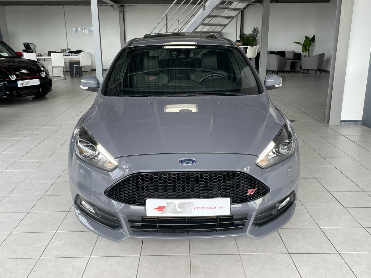 FORD FOCUS ST 2,0 250 GPS  CAMERA SONY TOIT OUVRANT RECARO CUIR KEYLESS