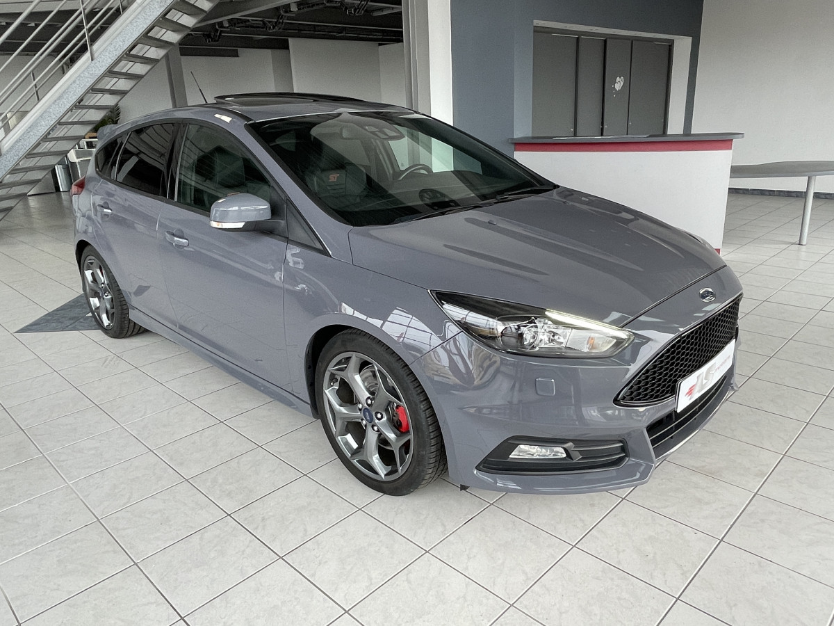 FORD FOCUS ST 2,0 250 GPS  CAMERA SONY TOIT OUVRANT RECARO CUIR KEYLESS