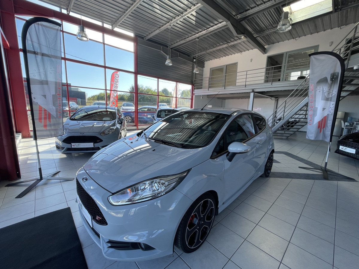 FORD FIESTA ST 1,6 200 PACK PERF SONY BLUETOOTH REGULATEUR ETAT COLLECTOR