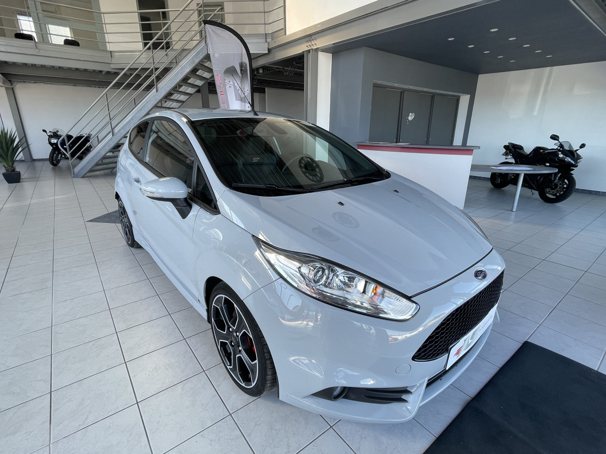 FORD FIESTA ST 1,6 200 PACK PERF SONY BLUETOOTH REGULATEUR ETAT COLLECTOR