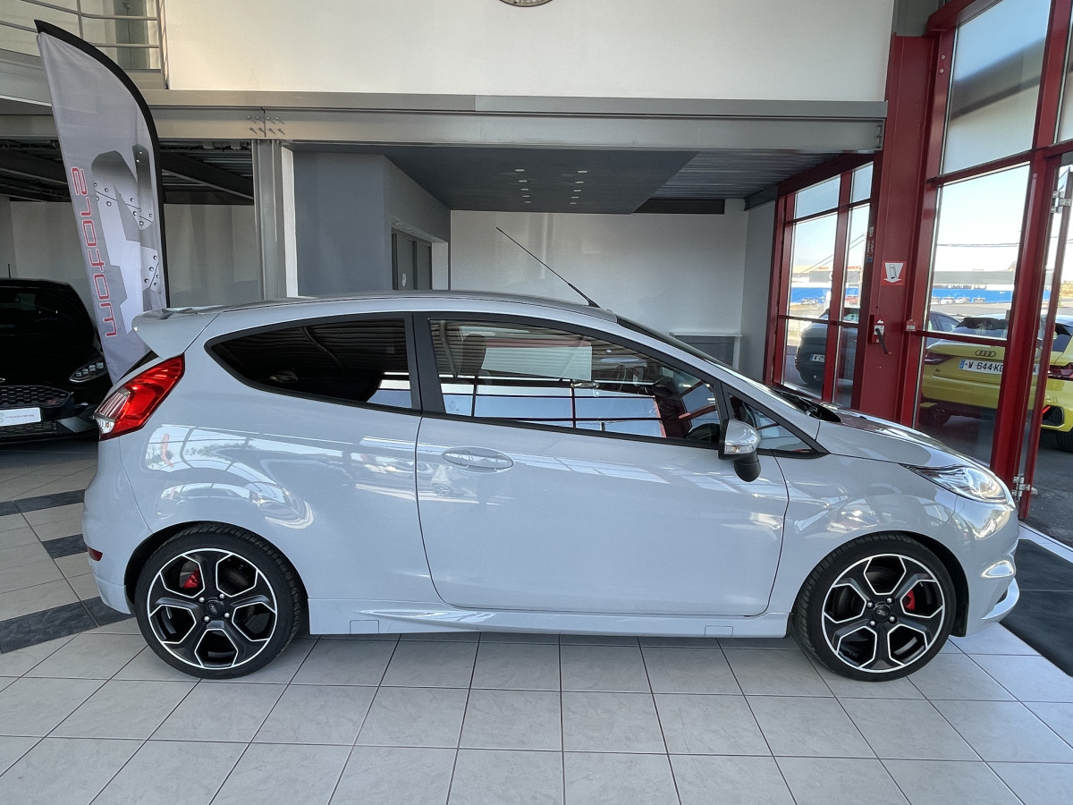 FORD FIESTA ST 1,6 200 PACK PERF SONY BLUETOOTH REGULATEUR ETAT COLLECTOR