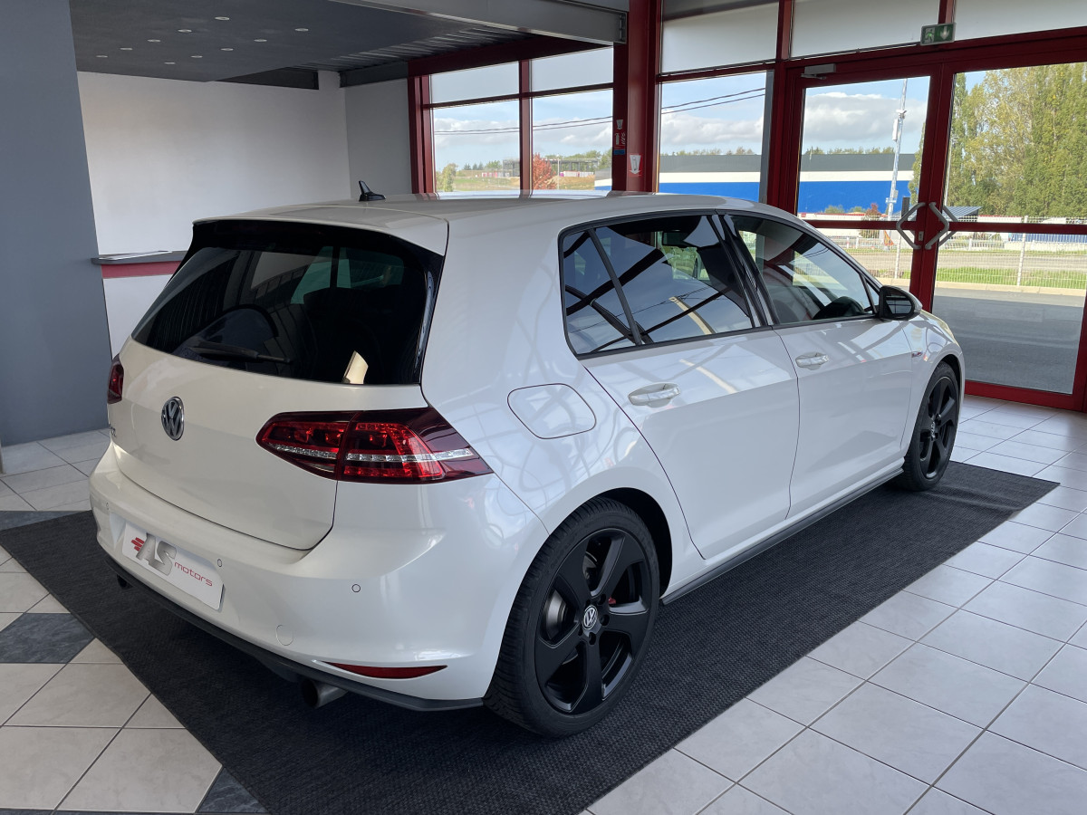 VOLKSWAGEN GOLF 7 2,0 TSI 220 DSG 6 GPS ACC BI-XENON LINE ASSIST