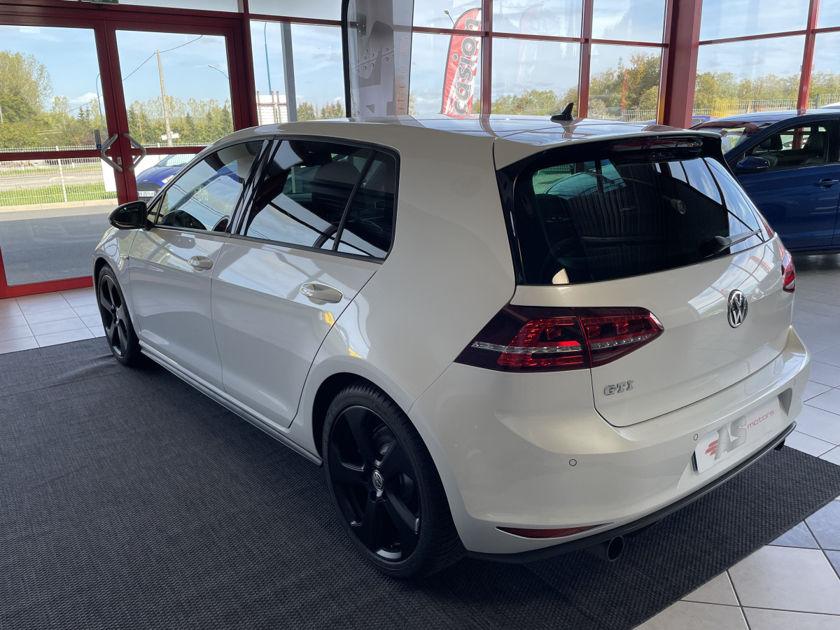 VOLKSWAGEN GOLF 7 2,0 TSI 220 DSG 6 GPS ACC BI-XENON LINE ASSIST