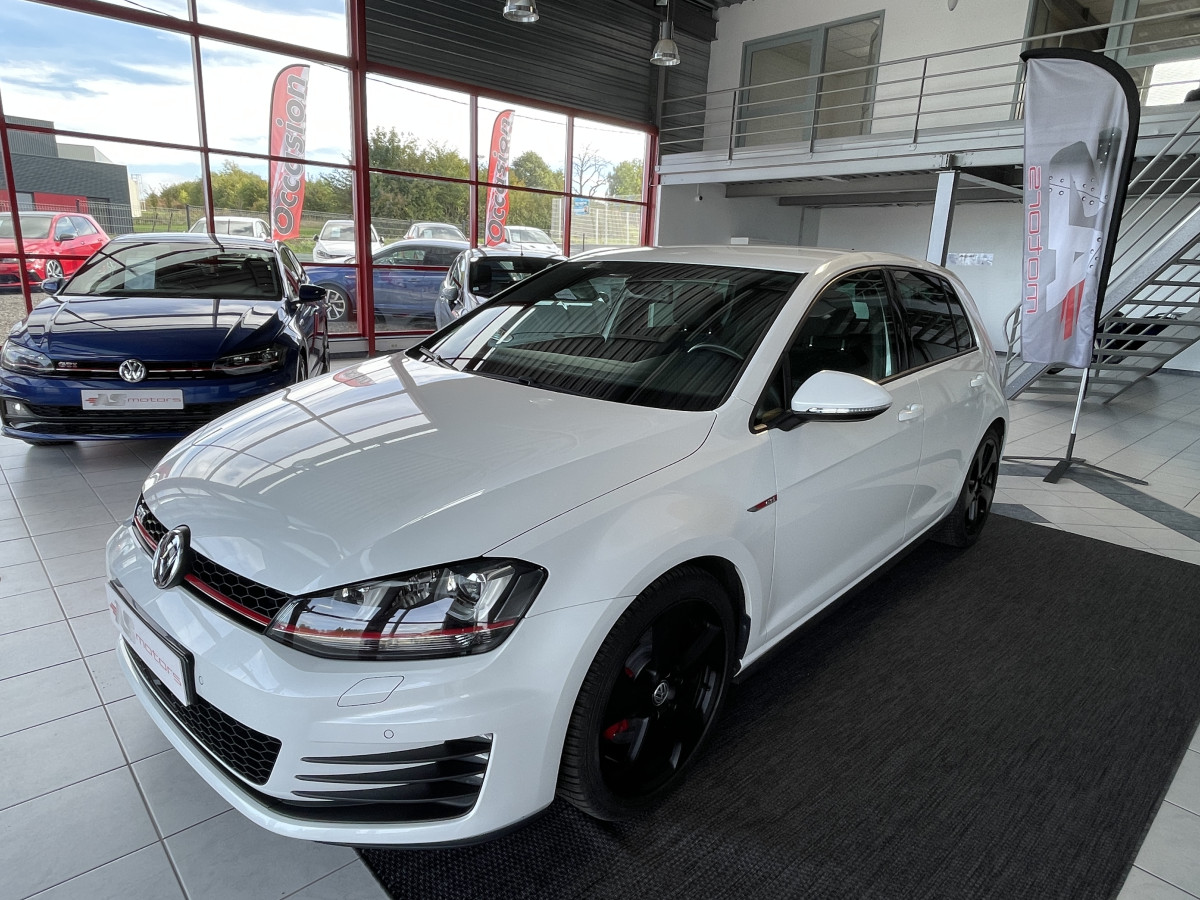 VOLKSWAGEN GOLF 7 2,0 TSI 220 DSG 6 GPS ACC BI-XENON LINE ASSIST