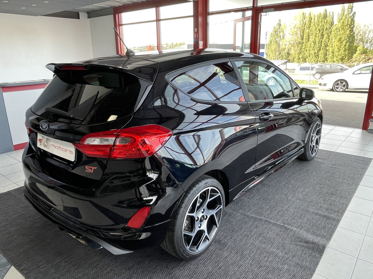 FORD FIESTA ST 1,5 200  GPS  APPLE CARPLAY FULL LED BLUETOOTH HIFI B&O KEYLESS REGULATEUR