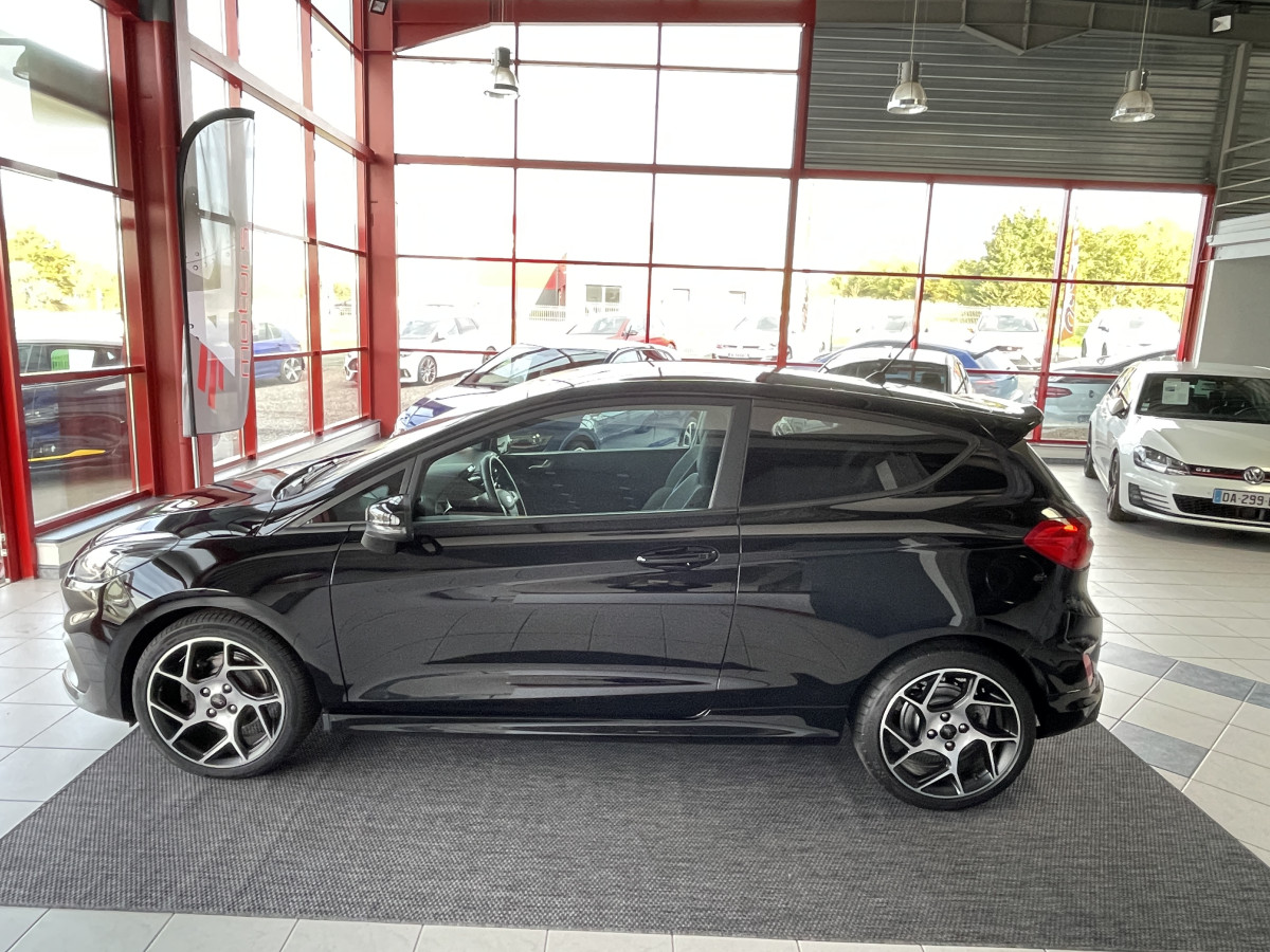 FORD FIESTA ST 1,5 200  GPS  APPLE CARPLAY FULL LED BLUETOOTH HIFI B&O KEYLESS REGULATEUR