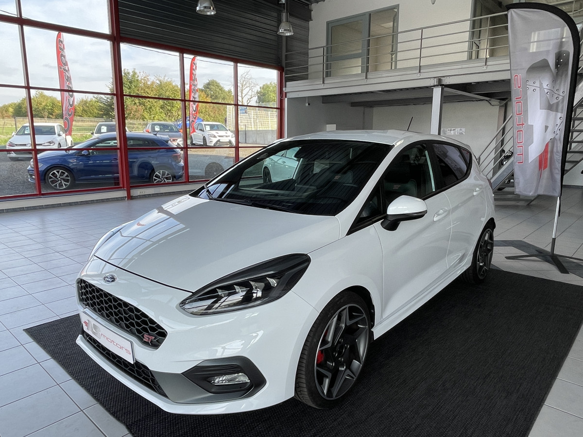 FORD FIESTA ST 1,5 200  GPS  APPLE CARPLAY FULL LED BLUETOOTH HIFI B&O REGULATEUR