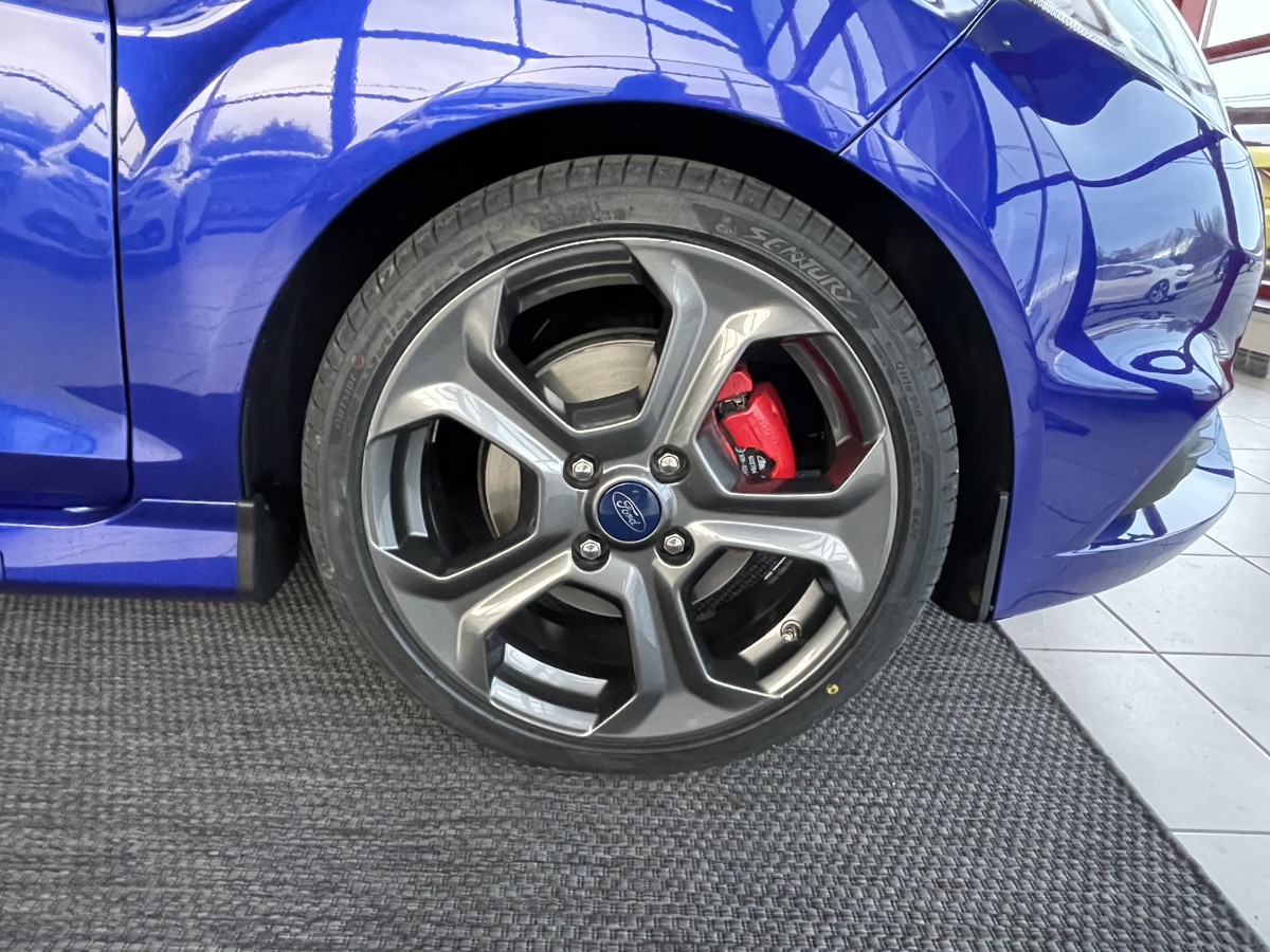 FORD FIESTA ST 1,6 TURBO 182 PACK PERF CAMERA SONY BLUETOOTH RECARO ETAT NEUF