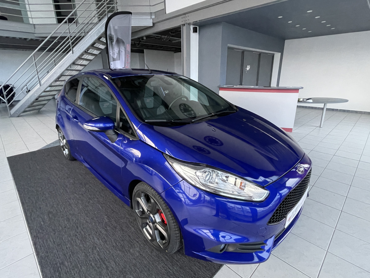 FORD FIESTA ST 1,6 TURBO 182 PACK PERF CAMERA SONY BLUETOOTH RECARO ETAT NEUF