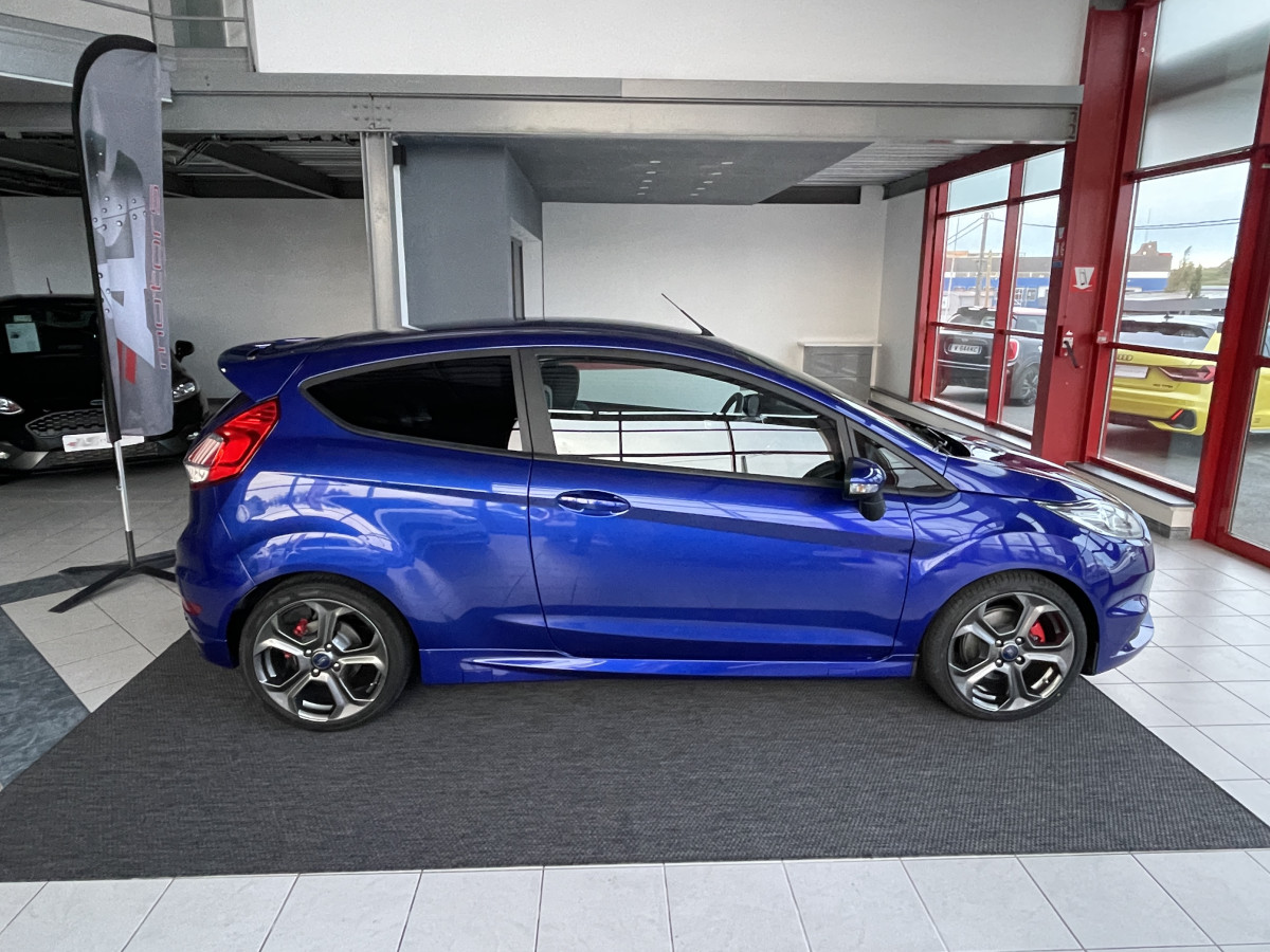 FORD FIESTA ST 1,6 TURBO 182 PACK PERF CAMERA SONY BLUETOOTH RECARO ETAT NEUF