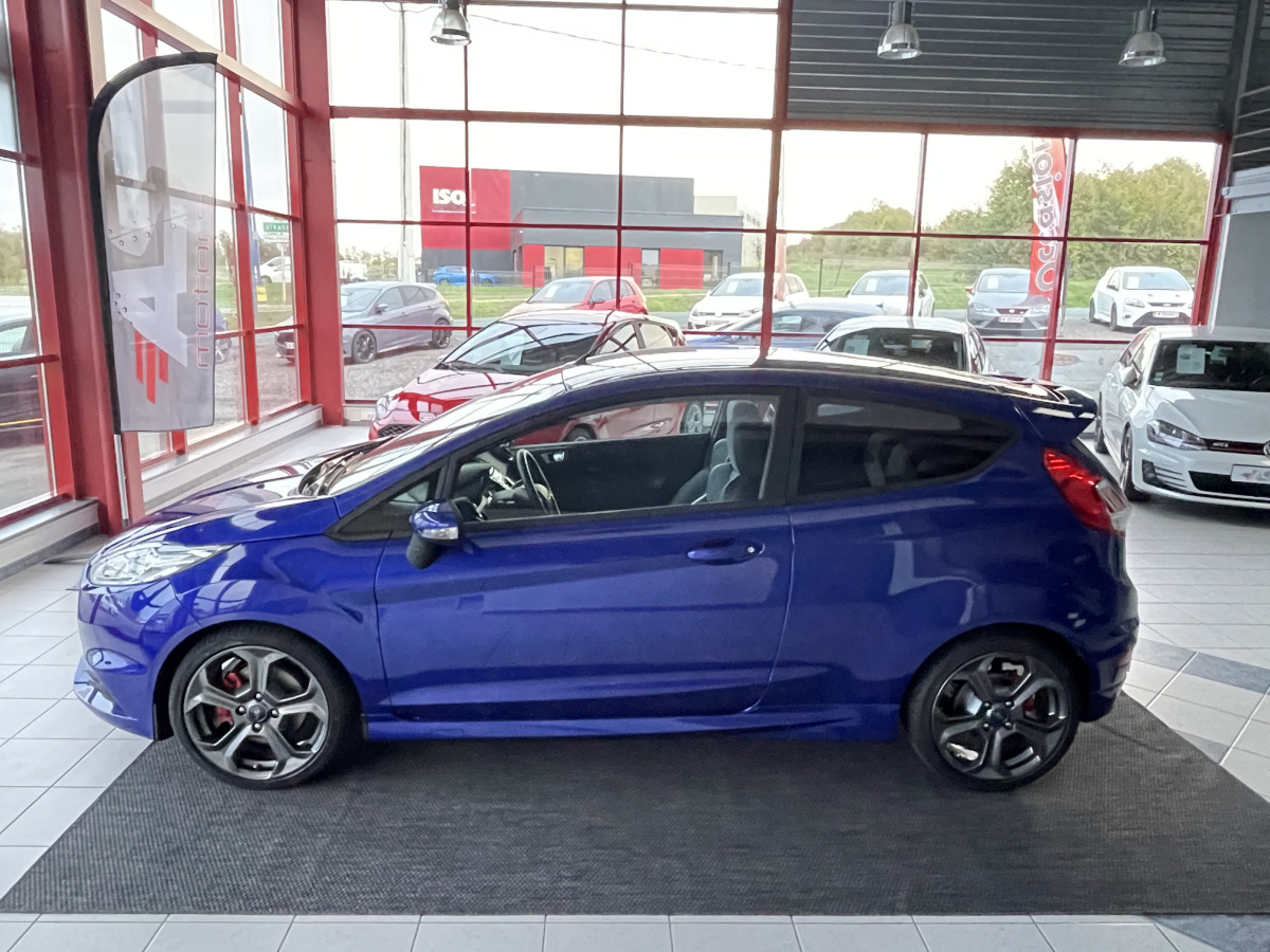 FORD FIESTA ST 1,6 TURBO 182 PACK PERF CAMERA SONY BLUETOOTH RECARO ETAT NEUF